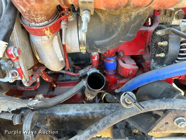 image for item LR9502 2010 International  9200i semi truck