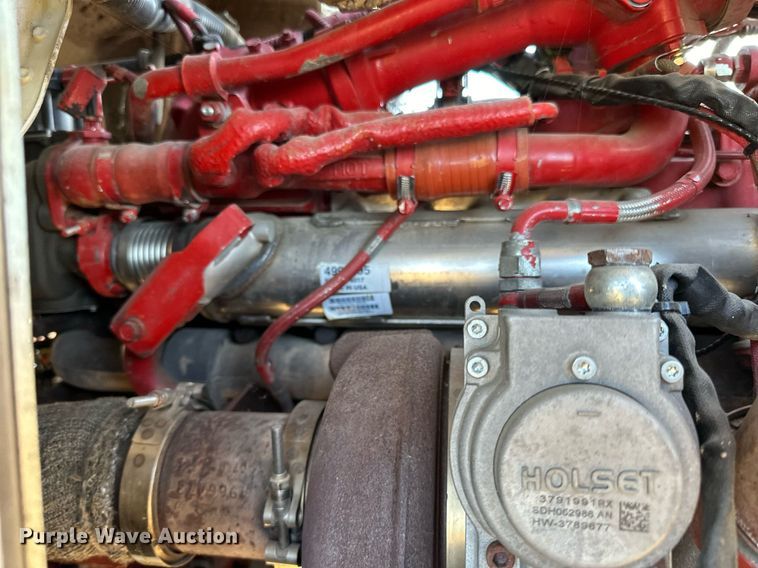 image for item LR9502 2010 International  9200i semi truck