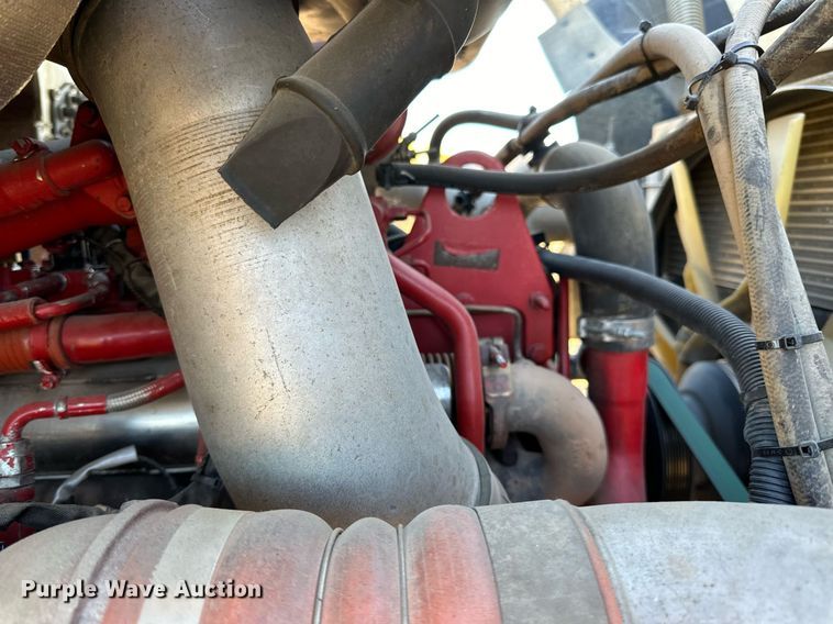 image for item LR9502 2010 International  9200i semi truck