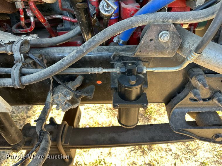 image for item LR9502 2010 International  9200i semi truck