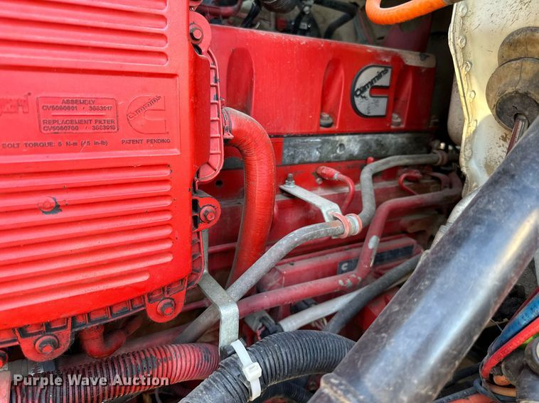 image for item LR9502 2010 International  9200i semi truck