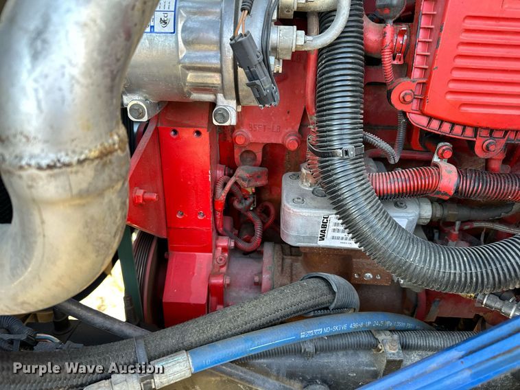 image for item LR9502 2010 International  9200i semi truck