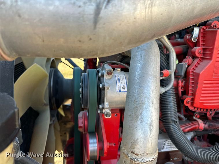 image for item LR9502 2010 International  9200i semi truck