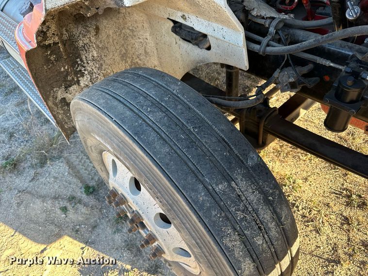 image for item LR9502 2010 International  9200i semi truck