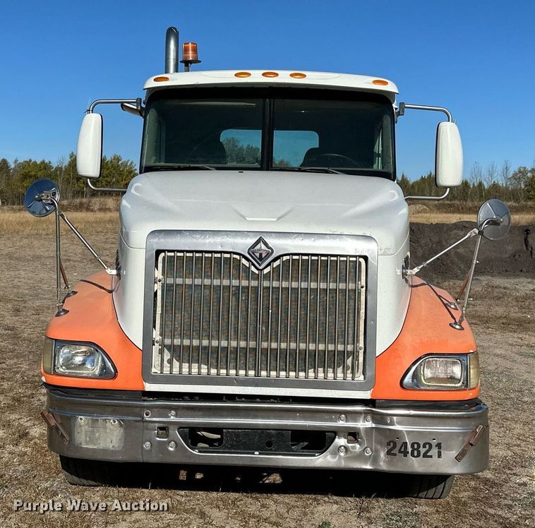 image for item LR9506 2006 International 9400i semi truck