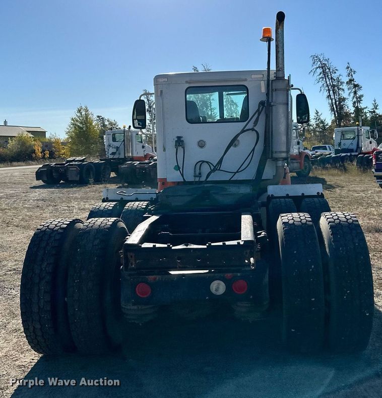 image for item LR9506 2006 International 9400i semi truck