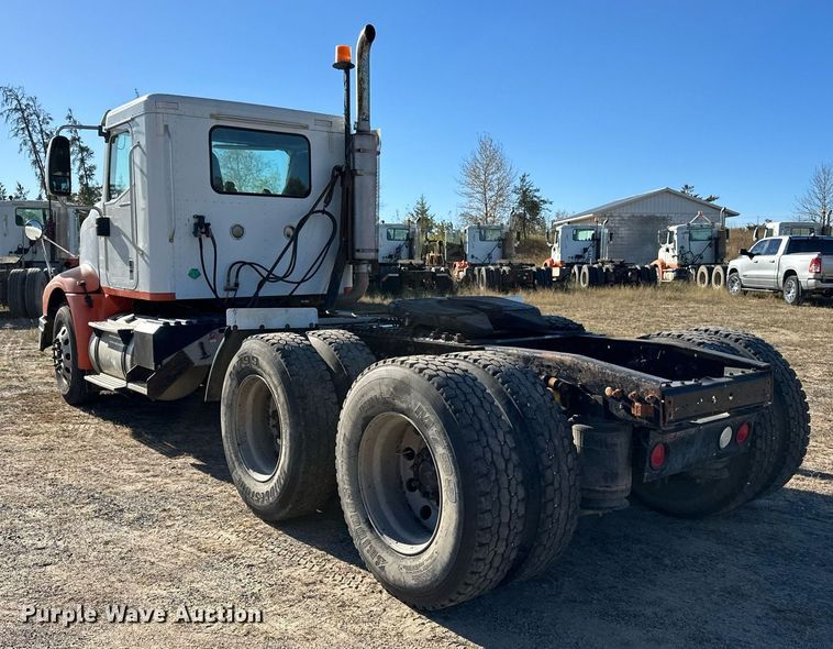 image for item LR9506 2006 International 9400i semi truck