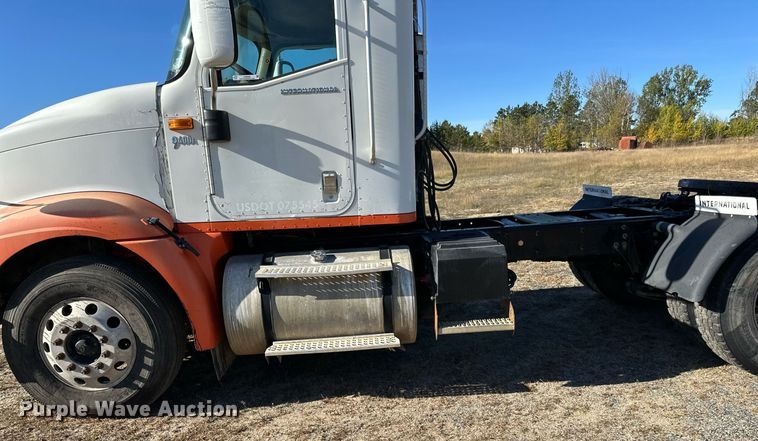 image for item LR9506 2006 International 9400i semi truck