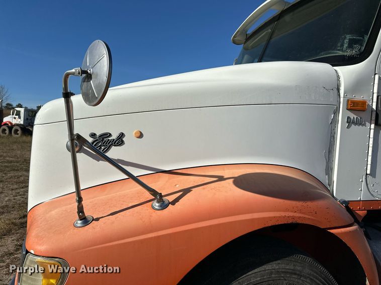 image for item LR9506 2006 International 9400i semi truck