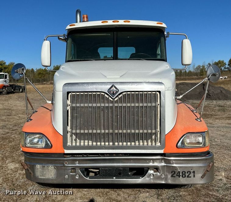 image for item LR9506 2006 International 9400i semi truck