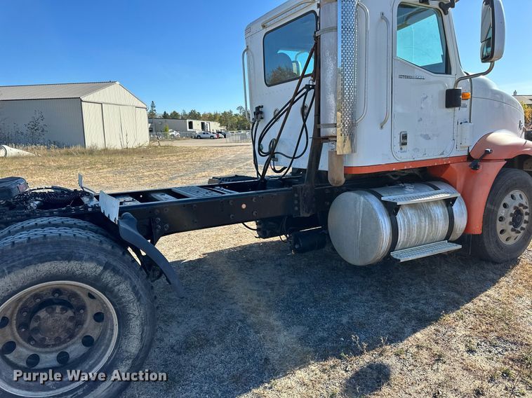 image for item LR9506 2006 International 9400i semi truck