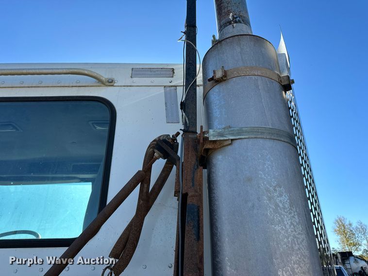 image for item LR9506 2006 International 9400i semi truck