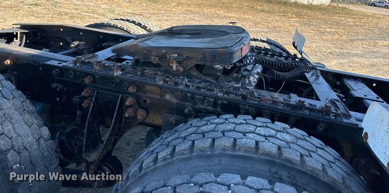 image for item LR9506 2006 International 9400i semi truck