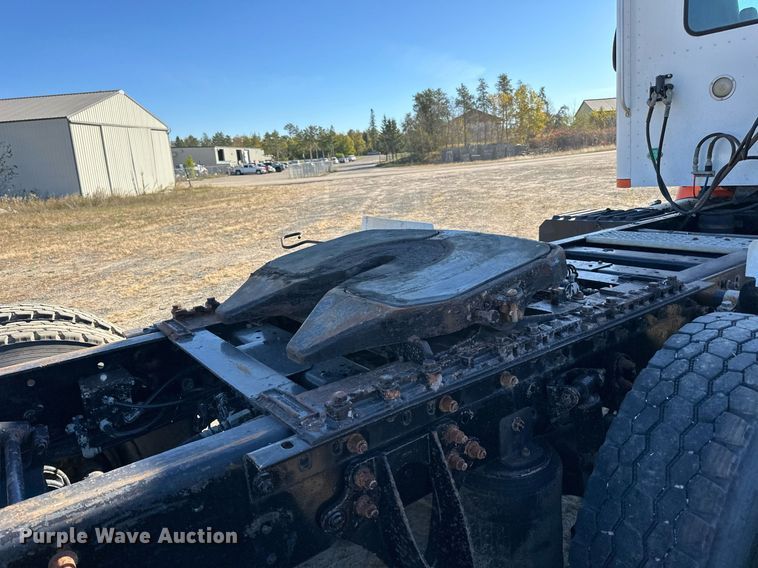 image for item LR9506 2006 International 9400i semi truck