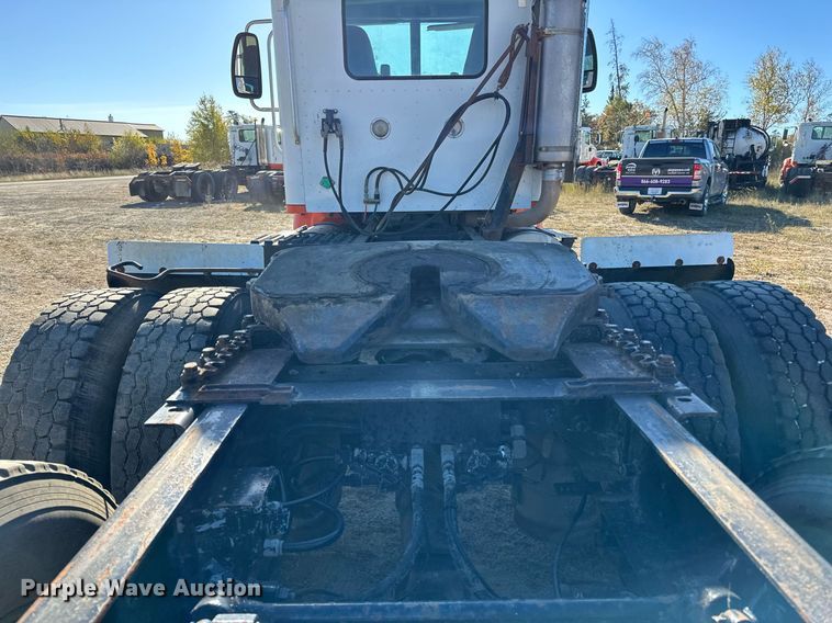 image for item LR9506 2006 International 9400i semi truck