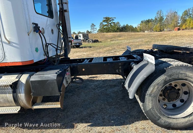 image for item LR9506 2006 International 9400i semi truck