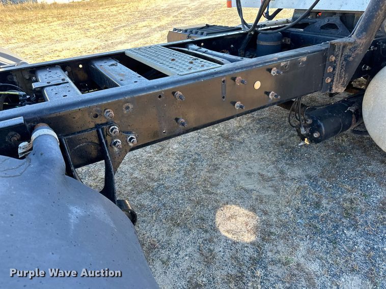 image for item LR9506 2006 International 9400i semi truck