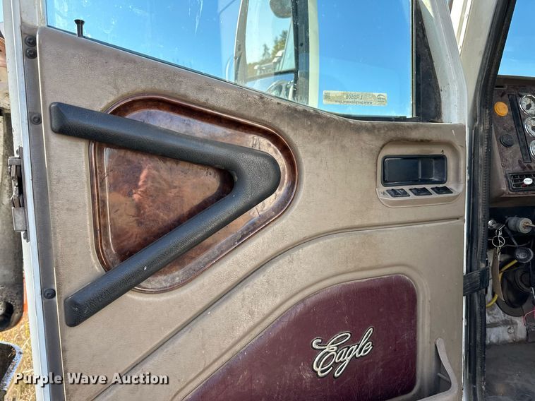 image for item LR9506 2006 International 9400i semi truck