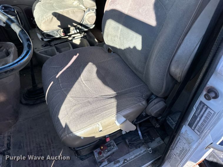 image for item LR9506 2006 International 9400i semi truck