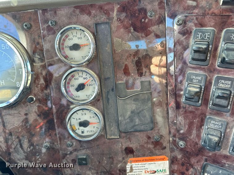 image for item LR9506 2006 International 9400i semi truck