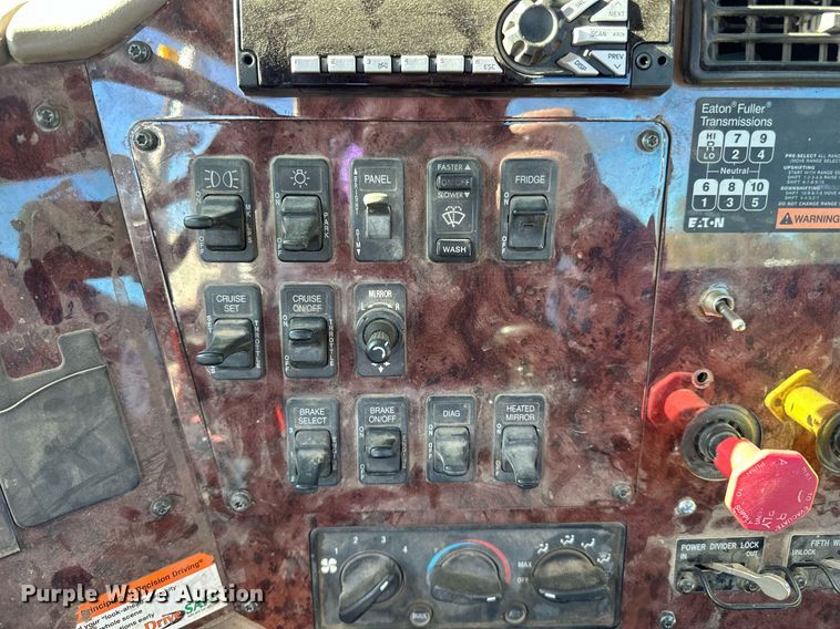 image for item LR9506 2006 International 9400i semi truck