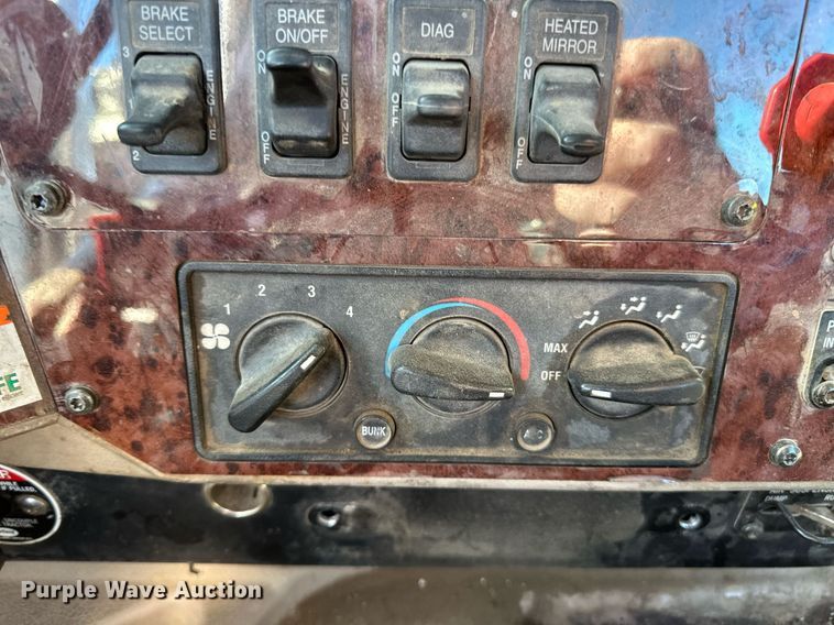 image for item LR9506 2006 International 9400i semi truck