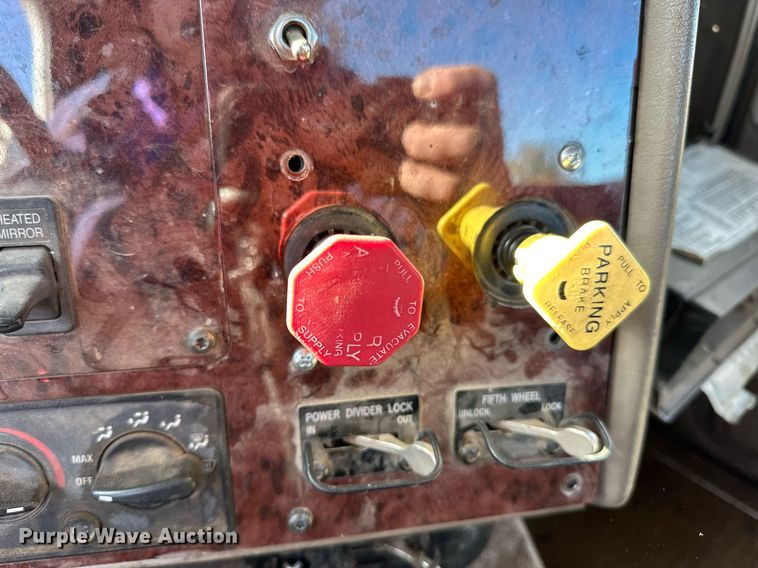 image for item LR9506 2006 International 9400i semi truck