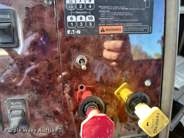 image for item LR9506 2006 International 9400i semi truck