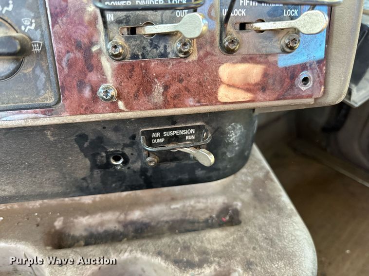 image for item LR9506 2006 International 9400i semi truck