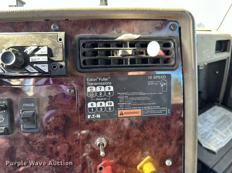 image for item LR9506 2006 International 9400i semi truck