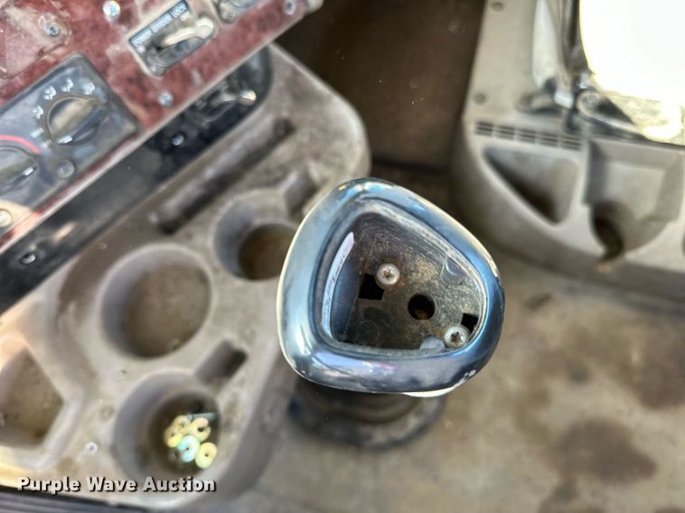 image for item LR9506 2006 International 9400i semi truck