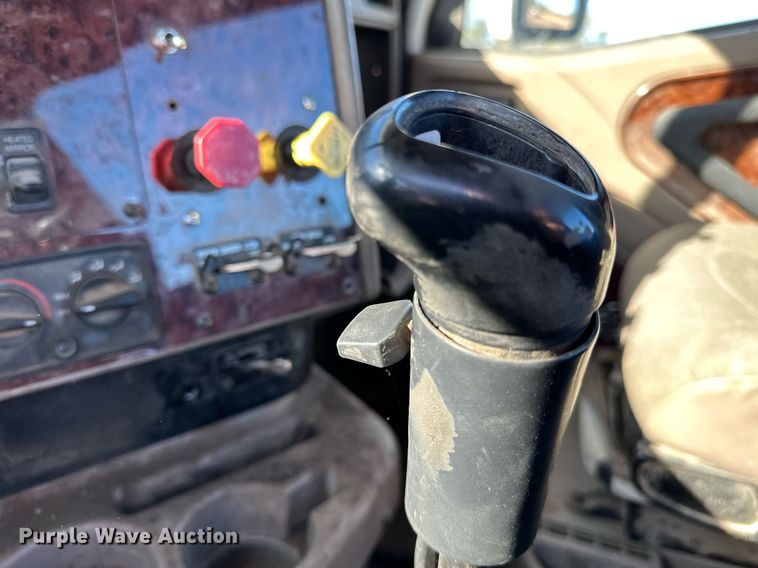 image for item LR9506 2006 International 9400i semi truck