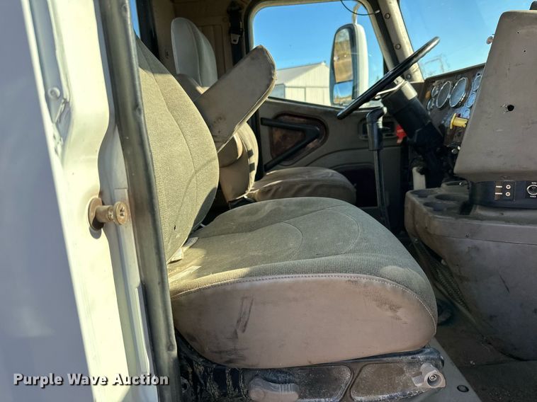 image for item LR9506 2006 International 9400i semi truck