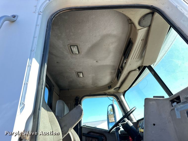 image for item LR9506 2006 International 9400i semi truck