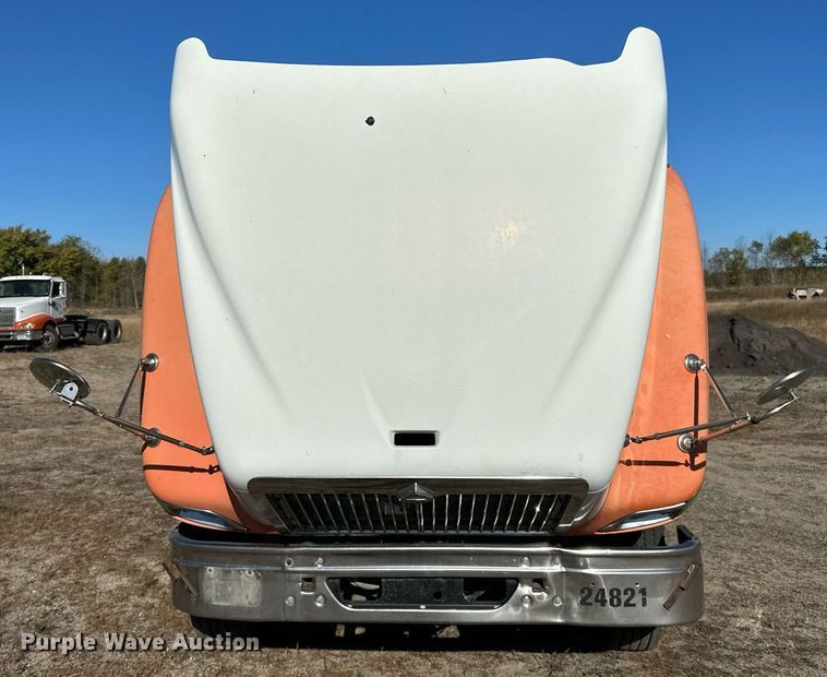 image for item LR9506 2006 International 9400i semi truck