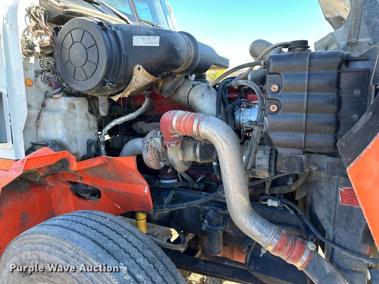 image for item LR9506 2006 International 9400i semi truck