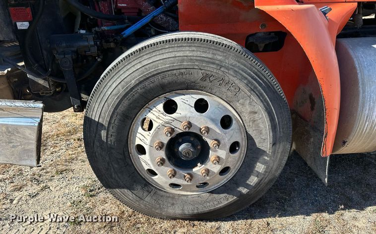 image for item LR9506 2006 International 9400i semi truck