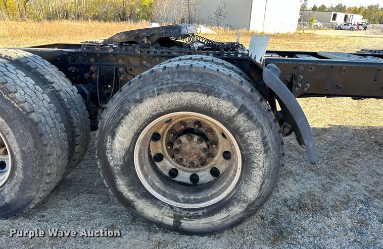 image for item LR9506 2006 International 9400i semi truck