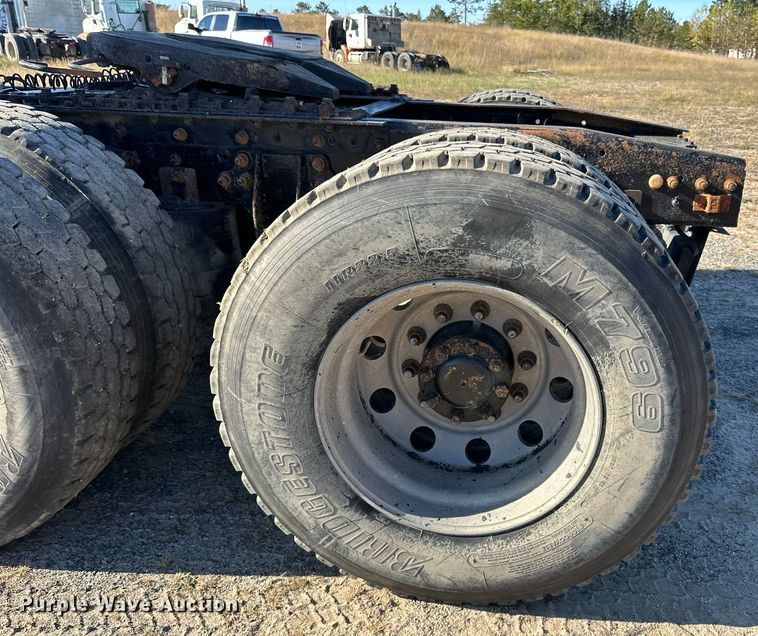 image for item LR9506 2006 International 9400i semi truck