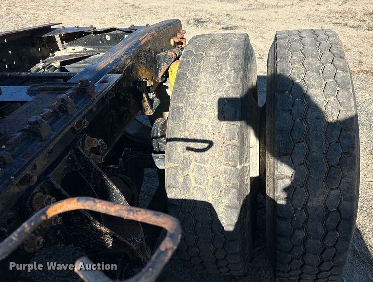 image for item LR9506 2006 International 9400i semi truck