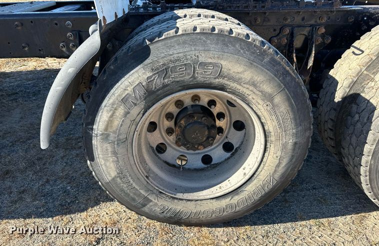 image for item LR9506 2006 International 9400i semi truck