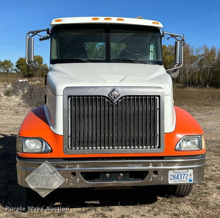 image for item LR9510 2007 International 9200i semi truck