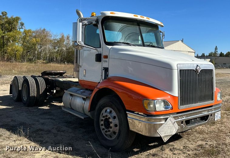 image for item LR9510 2007 International 9200i semi truck