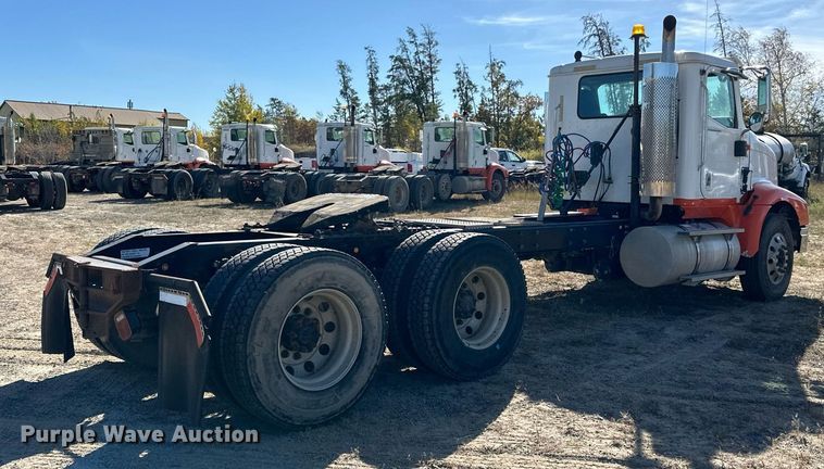 image for item LR9510 2007 International 9200i semi truck