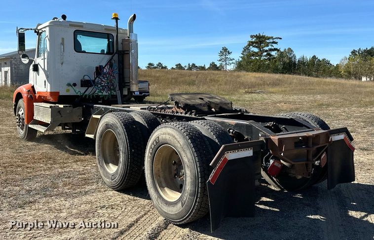 image for item LR9510 2007 International 9200i semi truck