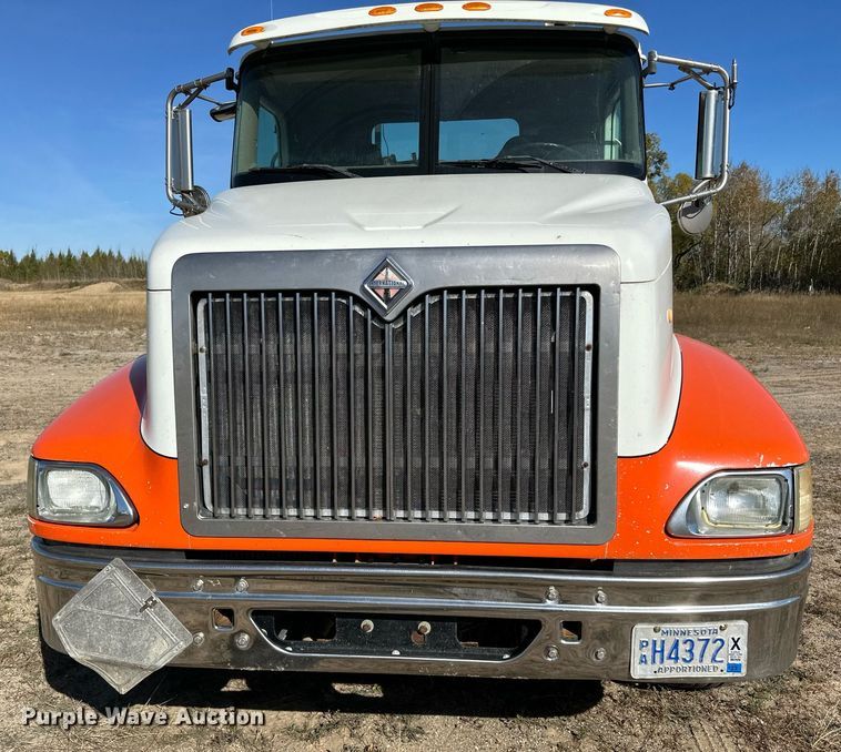 image for item LR9510 2007 International 9200i semi truck