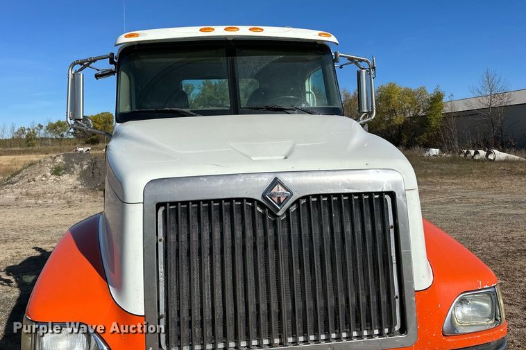 image for item LR9510 2007 International 9200i semi truck