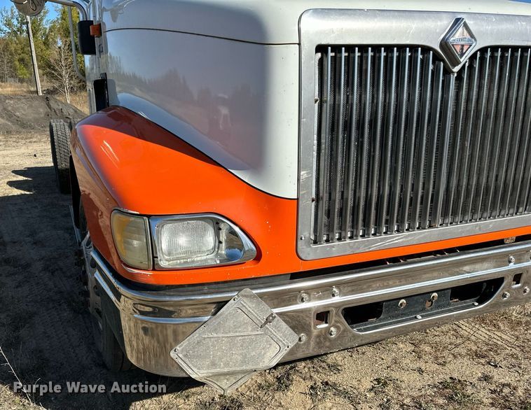 image for item LR9510 2007 International 9200i semi truck