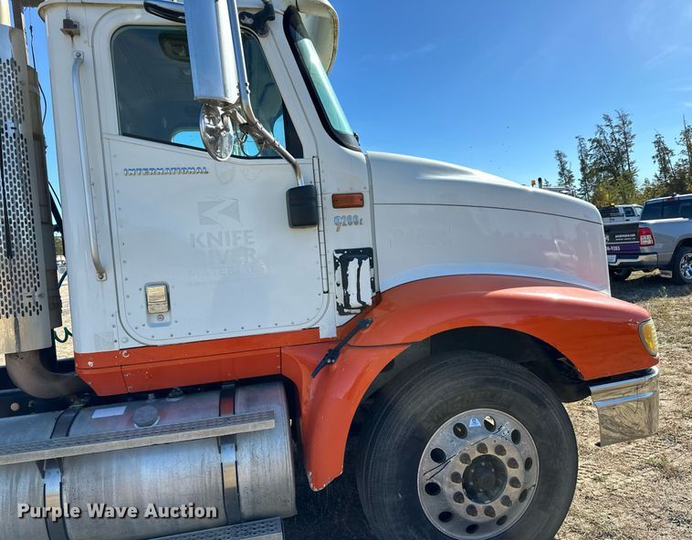 image for item LR9510 2007 International 9200i semi truck