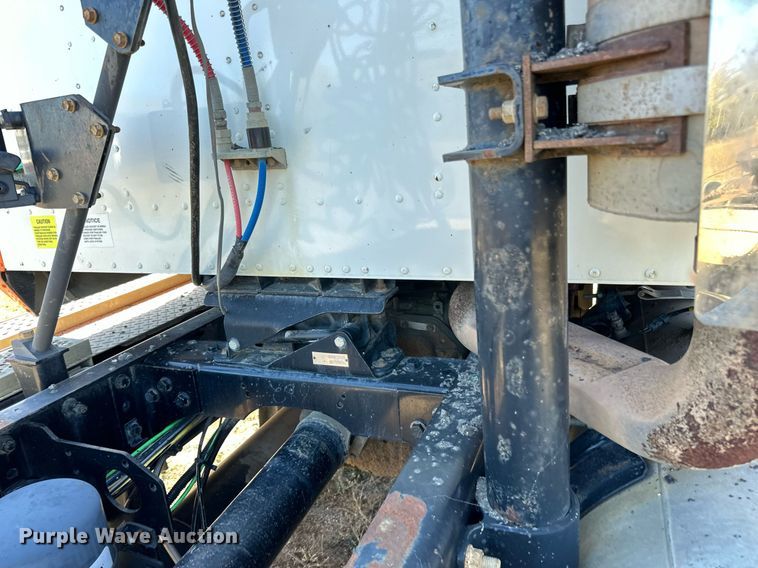 image for item LR9510 2007 International 9200i semi truck